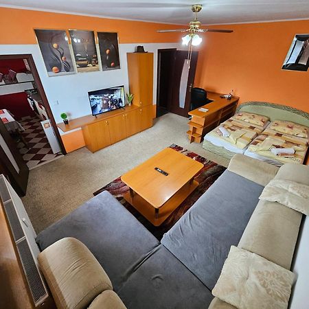 Wolf Apartman Pokojne Ubytovanie V Povazskej Bystrici Ticha Lokalita S Parkovanim Vsade Blizko Vhodne Pre Pracovne Cesty Turistiku Aj Oddych Plne Vybavena Kuchyna Povazska Bystrica Luaran gambar