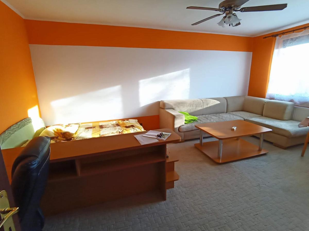 Wolf Apartman Pokojne Ubytovanie V Povazskej Bystrici Ticha Lokalita S Parkovanim Vsade Blizko Vhodne Pre Pracovne Cesty Turistiku Aj Oddych Plne Vybavena Kuchyna Povazska Bystrica Luaran gambar