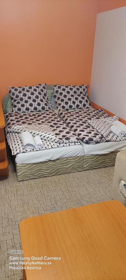 Wolf Apartman Pokojne Ubytovanie V Povazskej Bystrici Ticha Lokalita S Parkovanim Vsade Blizko Vhodne Pre Pracovne Cesty Turistiku Aj Oddych Plne Vybavena Kuchyna Povazska Bystrica Luaran gambar