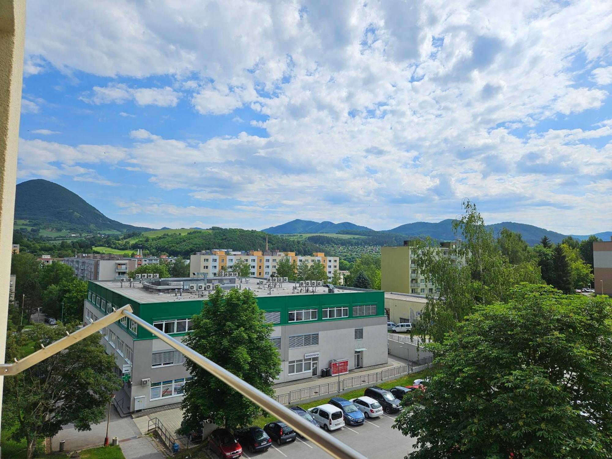 Wolf Apartman Pokojne Ubytovanie V Povazskej Bystrici Ticha Lokalita S Parkovanim Vsade Blizko Vhodne Pre Pracovne Cesty Turistiku Aj Oddych Plne Vybavena Kuchyna Povazska Bystrica Luaran gambar