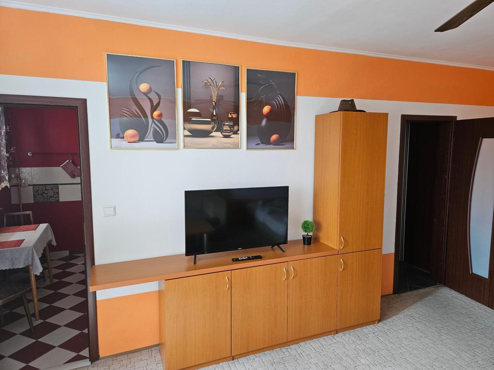 Wolf Apartman Pokojne Ubytovanie V Povazskej Bystrici Ticha Lokalita S Parkovanim Vsade Blizko Vhodne Pre Pracovne Cesty Turistiku Aj Oddych Plne Vybavena Kuchyna Povazska Bystrica Luaran gambar