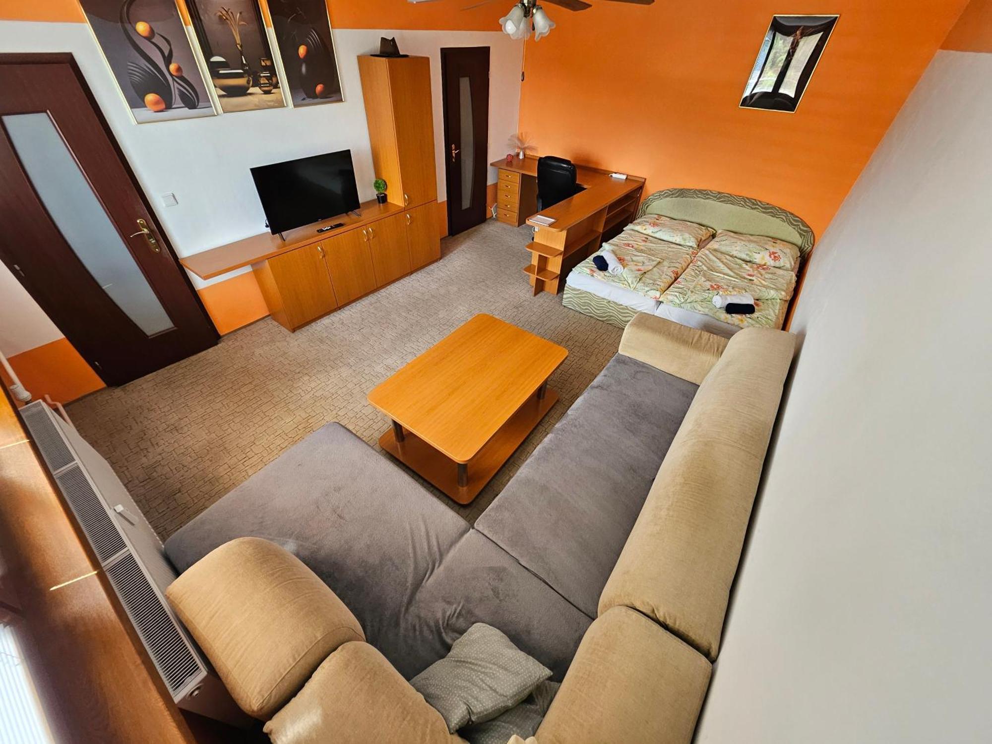 Wolf Apartman Pokojne Ubytovanie V Povazskej Bystrici Ticha Lokalita S Parkovanim Vsade Blizko Vhodne Pre Pracovne Cesty Turistiku Aj Oddych Plne Vybavena Kuchyna Povazska Bystrica Luaran gambar