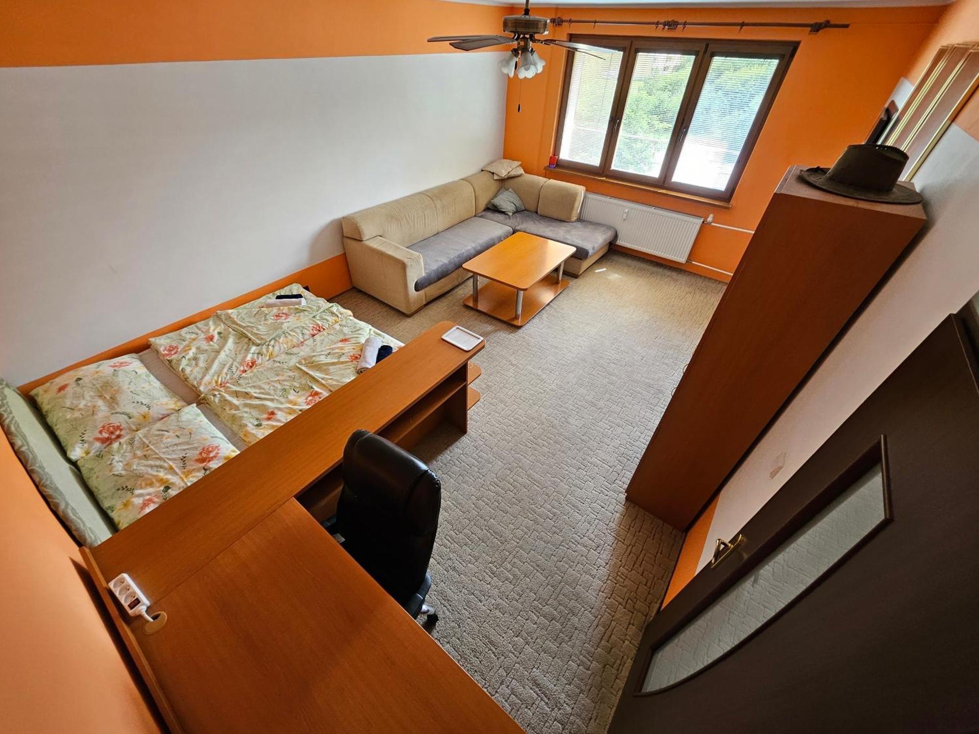 Wolf Apartman Pokojne Ubytovanie V Povazskej Bystrici Ticha Lokalita S Parkovanim Vsade Blizko Vhodne Pre Pracovne Cesty Turistiku Aj Oddych Plne Vybavena Kuchyna Povazska Bystrica Luaran gambar